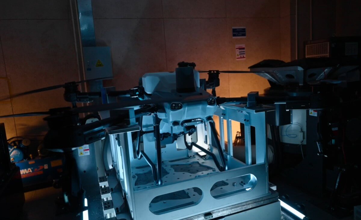 DJI Agras T25 - Drone agricole compact et intelligent