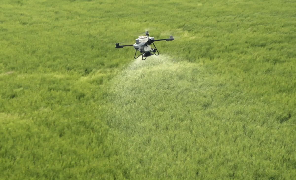 DJI Agras T25 - Drone agricole compact et intelligent