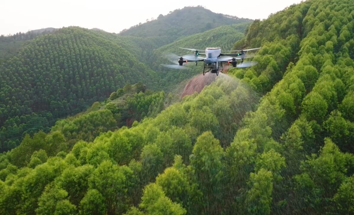 DJI Agras T50 - Drone agricole polyvalent